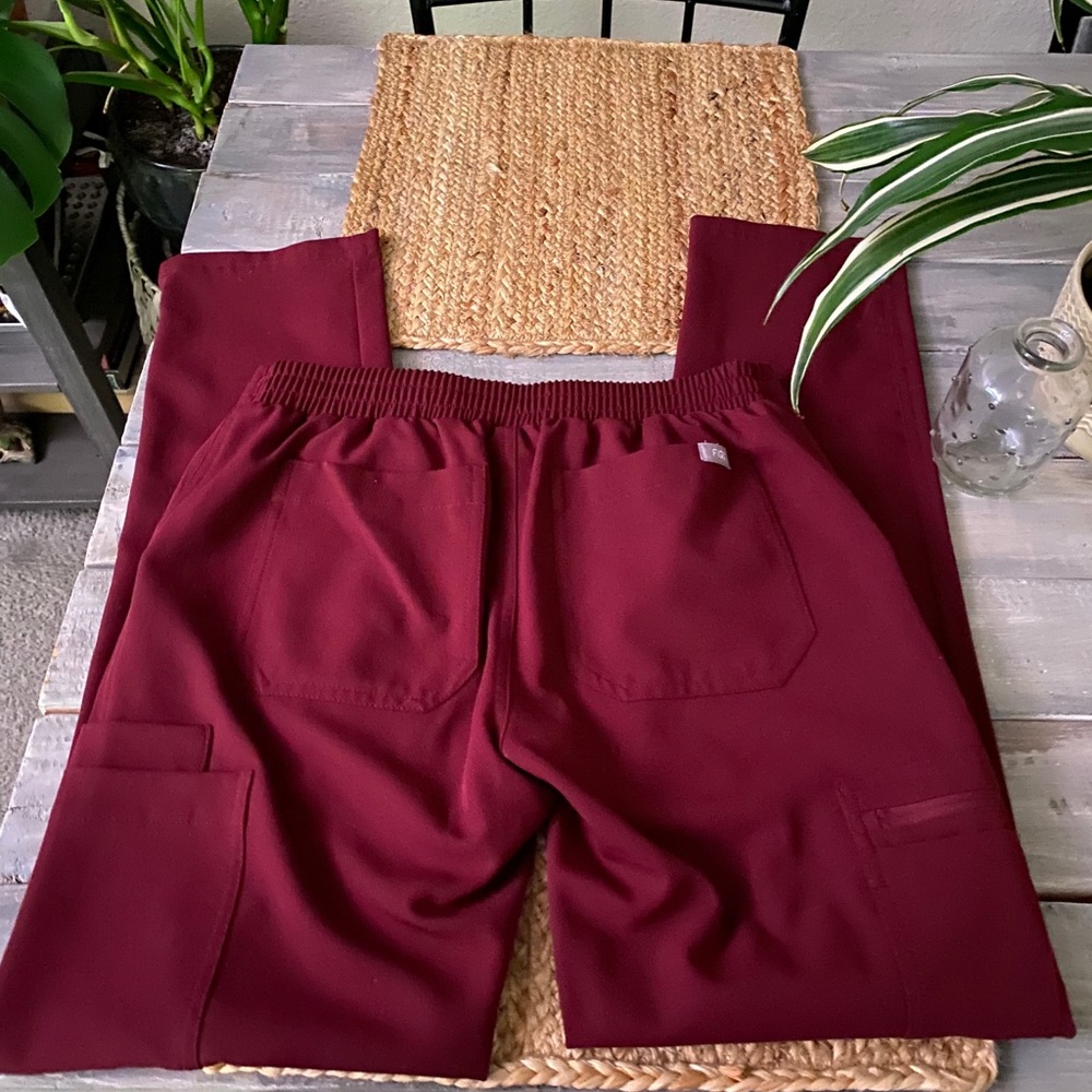 ❤️ Burgundy Figs Yola Scrub Pants - Picture 2 of 4